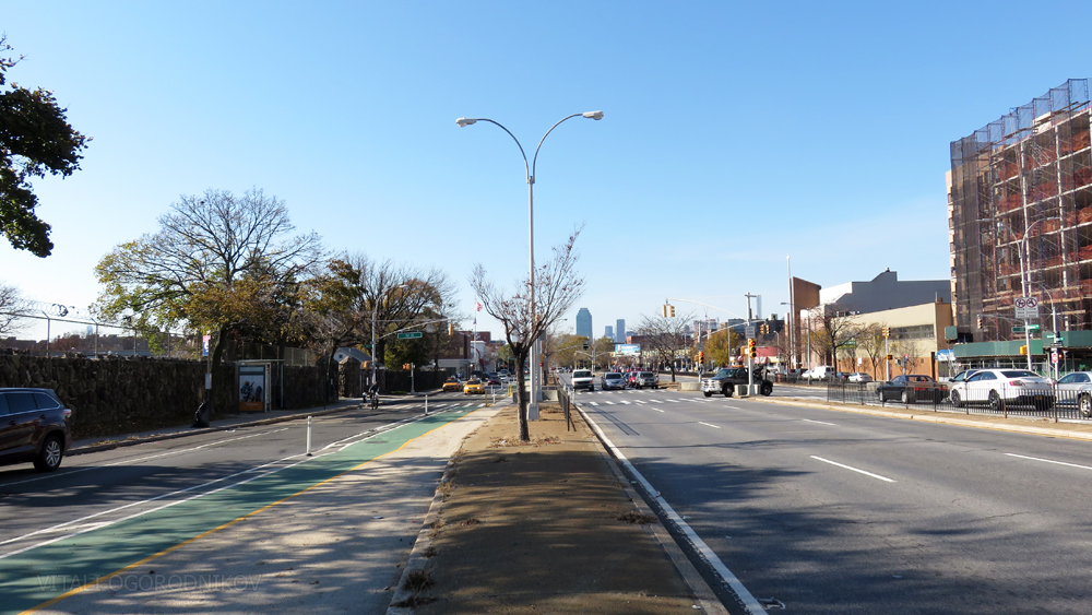 Underused median on the south side of Queens Boulevard, with the cemetery to the left and the neighborhood to the right