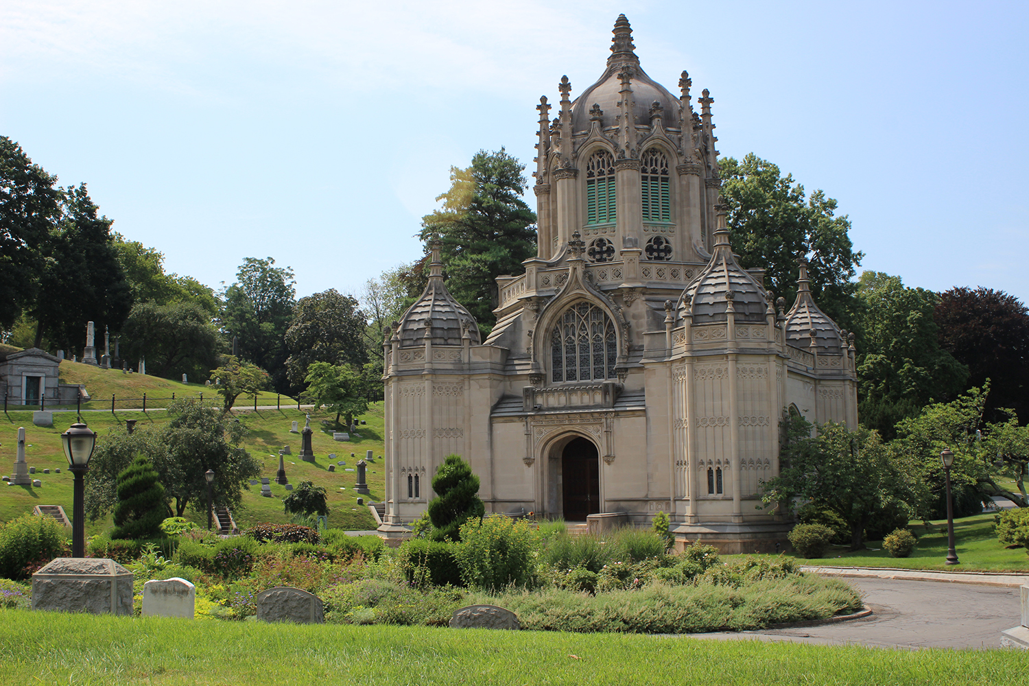 Green-Wood Cemetery chapel. LPC photo.