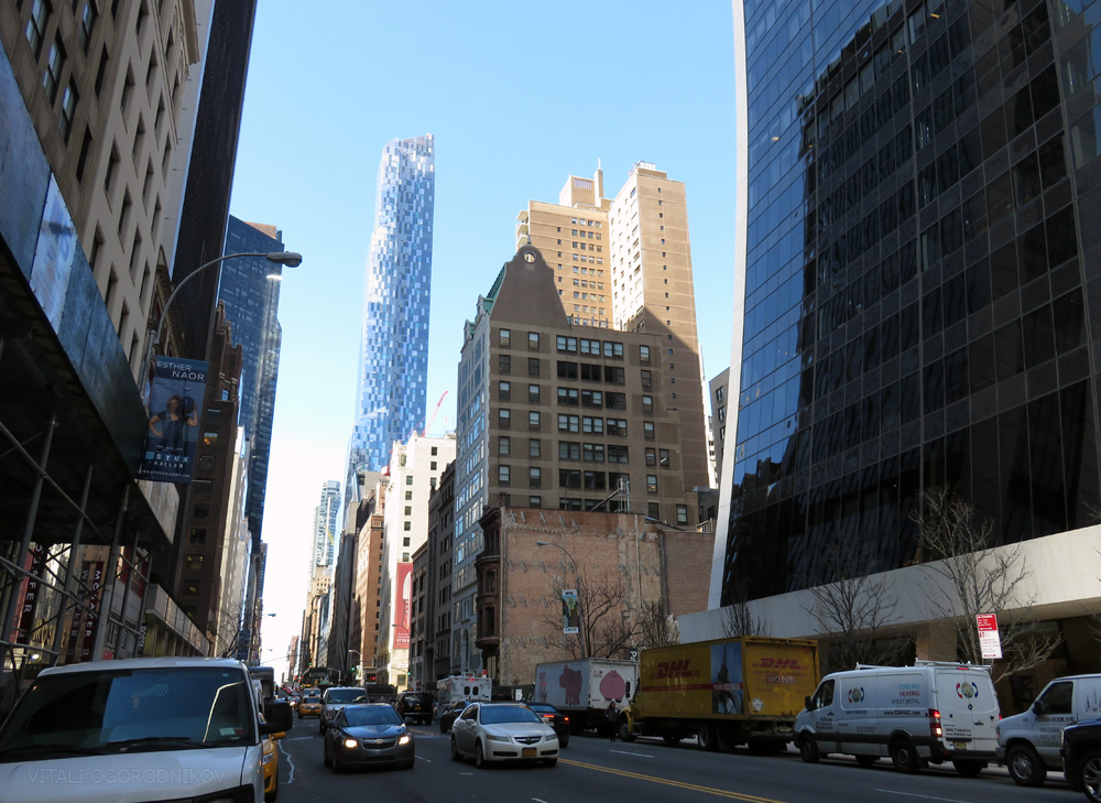 February 2016. Looking northwest from West 57th Street. Vogar/bainbridge Building is in the center. One57 is to the left
