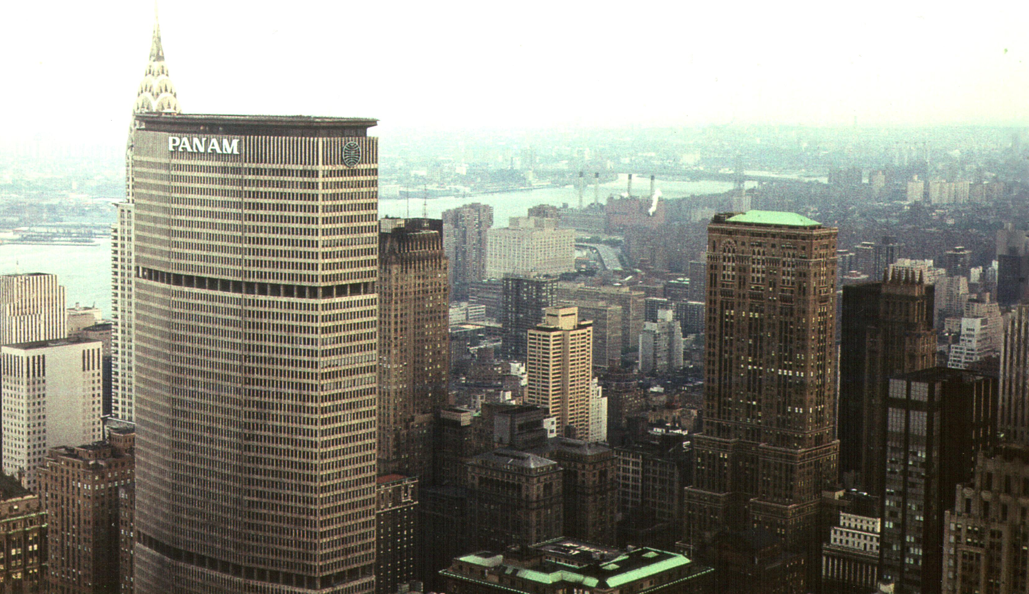 The Pan Am Building in 1977. Photo by Derzsi Elekes via Wikimedia Commons.