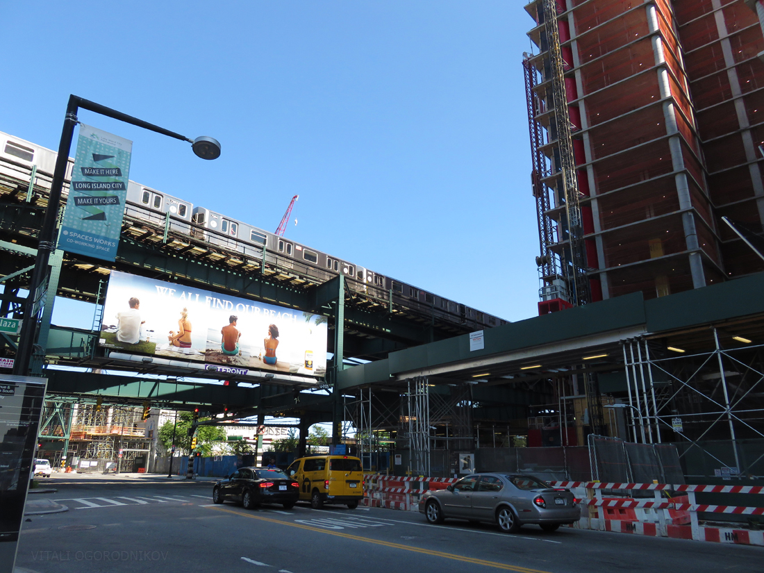 The Queens Boulevard intersection, as seen from Jackson Avenue