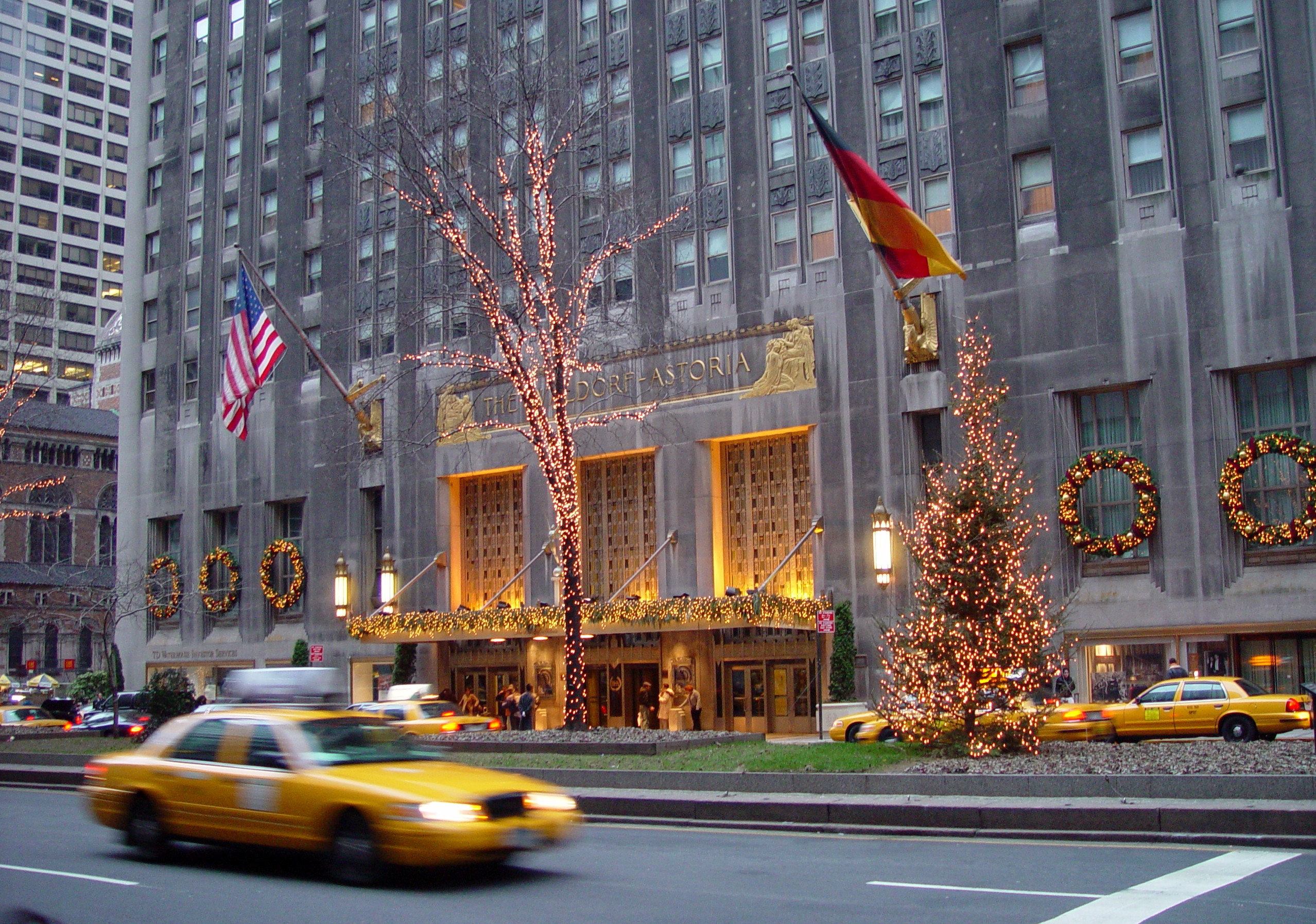 Park Avenue entrance to the Waldorf-Astoria Hotel. Credit: <a href="https://www.flickr.com/photos/37244380@N00/299419228/in/photolist-ssAUu-93X75k-8vKpEF-8vNrCq-7kW4qn-NF3v9-sb3ug6-sqcQh3-oyYxpG-rkR8Su-8vKpQv-4ks2JE-4JkfJU-c1fqC3-8vNrMu-7j6gAE-o66CTQ-sJUnB-5DoLMs-6c12e6-9SAhj6-dtKAfB-7mpo1V-d7LcgA-9n6ez8-eKzzq8-ny8ogL-nAbVcp-45QGKH-45Jkm-2weJN5-NFtb8-dtKALV-8vNrcE-NFtSt-bmnVdd-aCv8nJ-85PDWE-rBJf6-NFv3Z-dtR9Df-wfbe7m-a2YRAB-8vKpMx-skP5r-eKzzP8-iTP3Aj-r98riE-eKzzAr-dtR9L3">cogito ergo imago/Flickr</a>