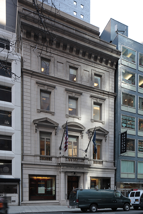 The former Minnie E. Young Residence at 19 East 54th Street. LPC photo