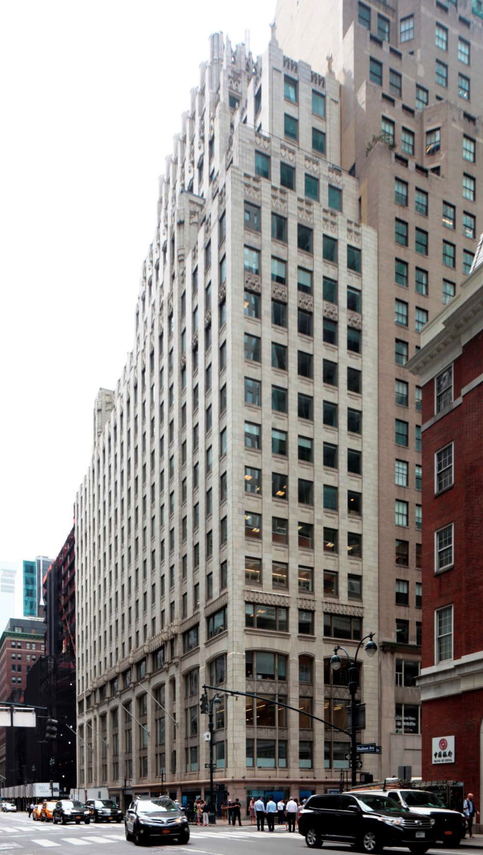 400 Madison Avenue as seen in 2016. LPC photo