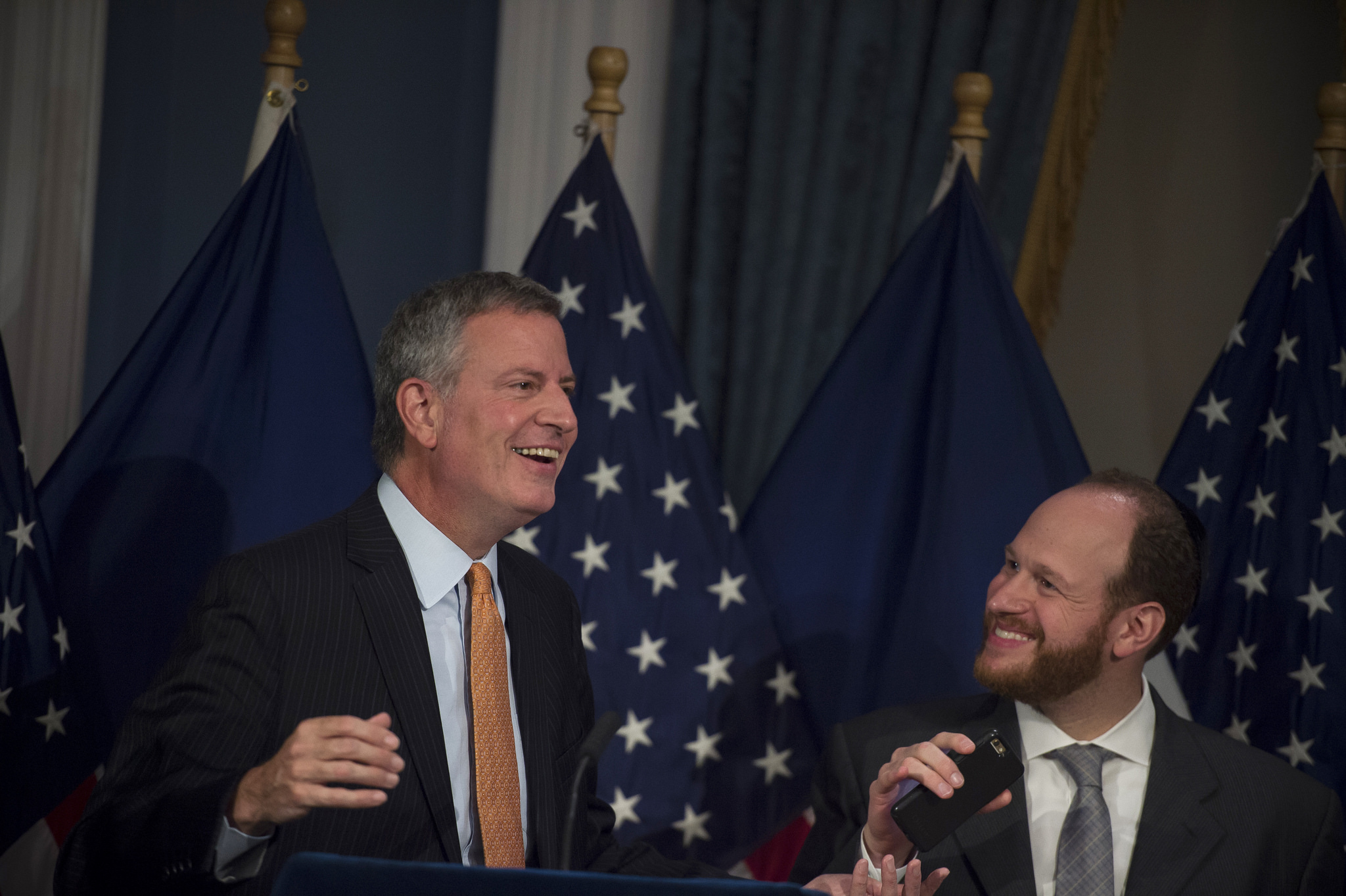 Mayor Bill de Blasio and City Council Member David Greenfield at the signing of Intro. 775-A. Credit: Ed Reed/Mayoral Photography Office