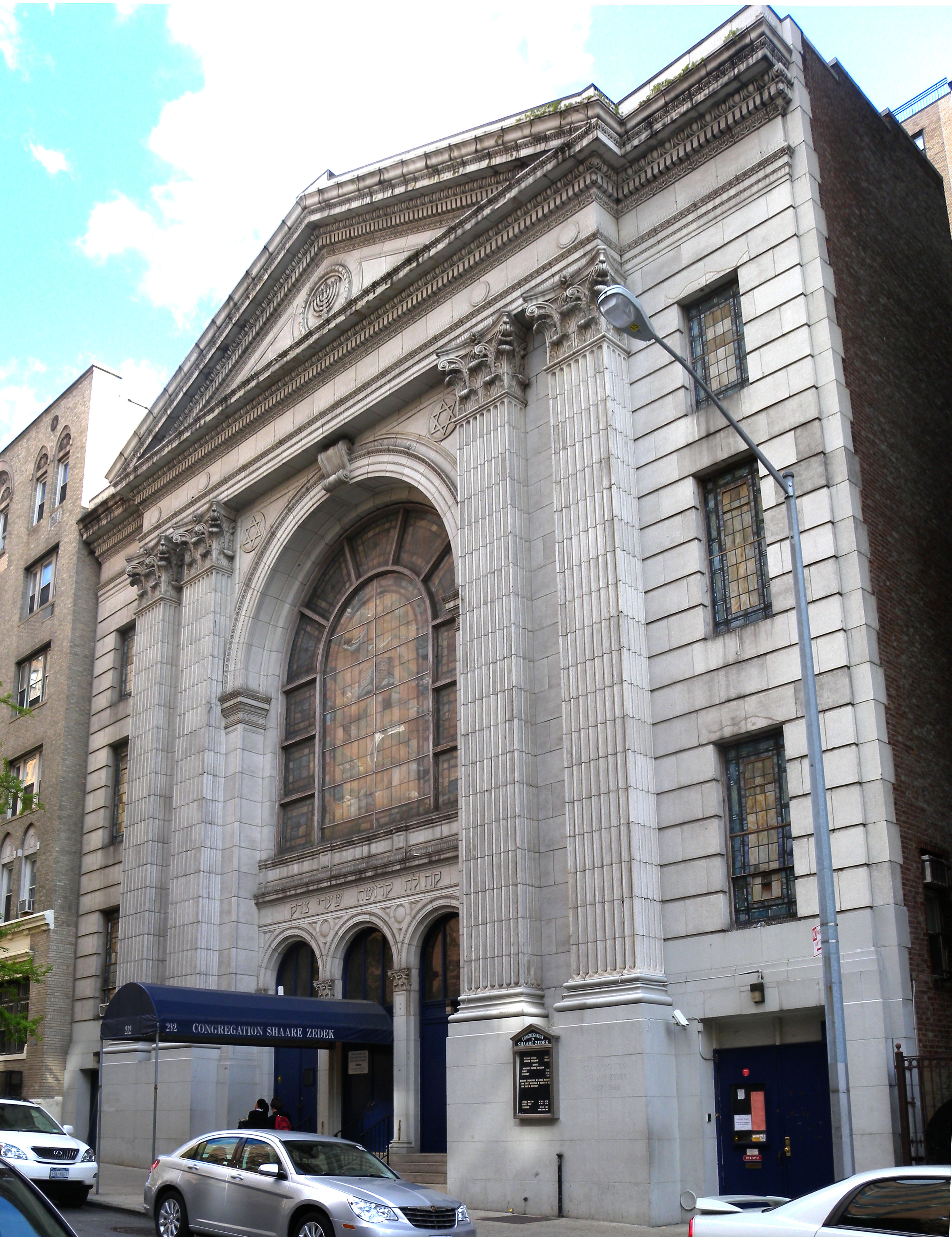 Former synagogue at 212 West 93rd Street. Photo via Wikipedia Commons.