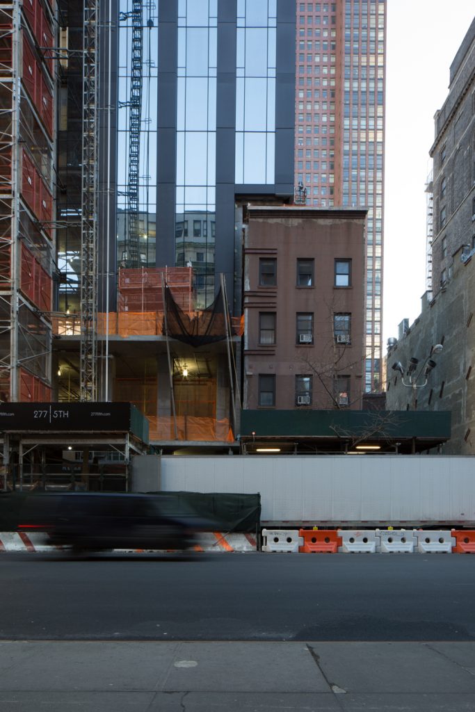 Cantilever at 277 5th Avenue, image by Andrew Campbell Nelson
