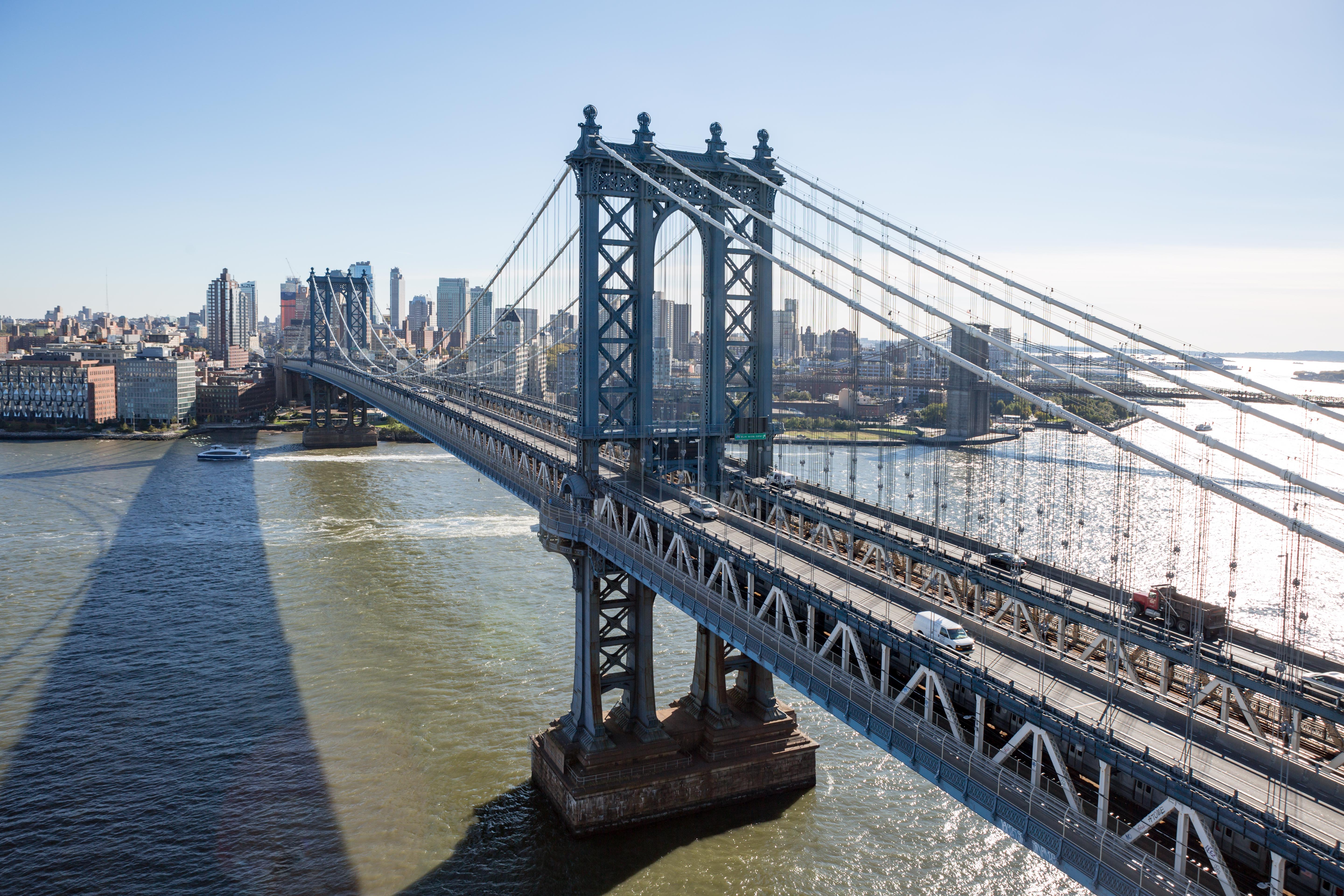 Моста и т д. Манхэттенский мост в Нью-Йорке. Бруклинский мост Нью-Йорк. Бруклинский мост Манхеттен в Нью-Йорке. “Манхэттен бридж”. Моста в Нью Йорке.