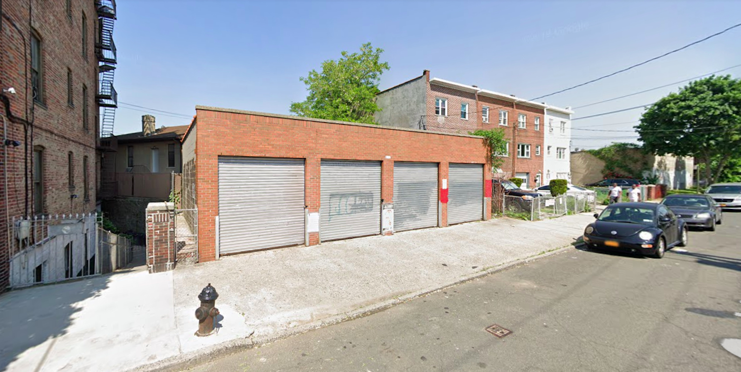 2721 Colden Avenue in Allerton, The Bronx