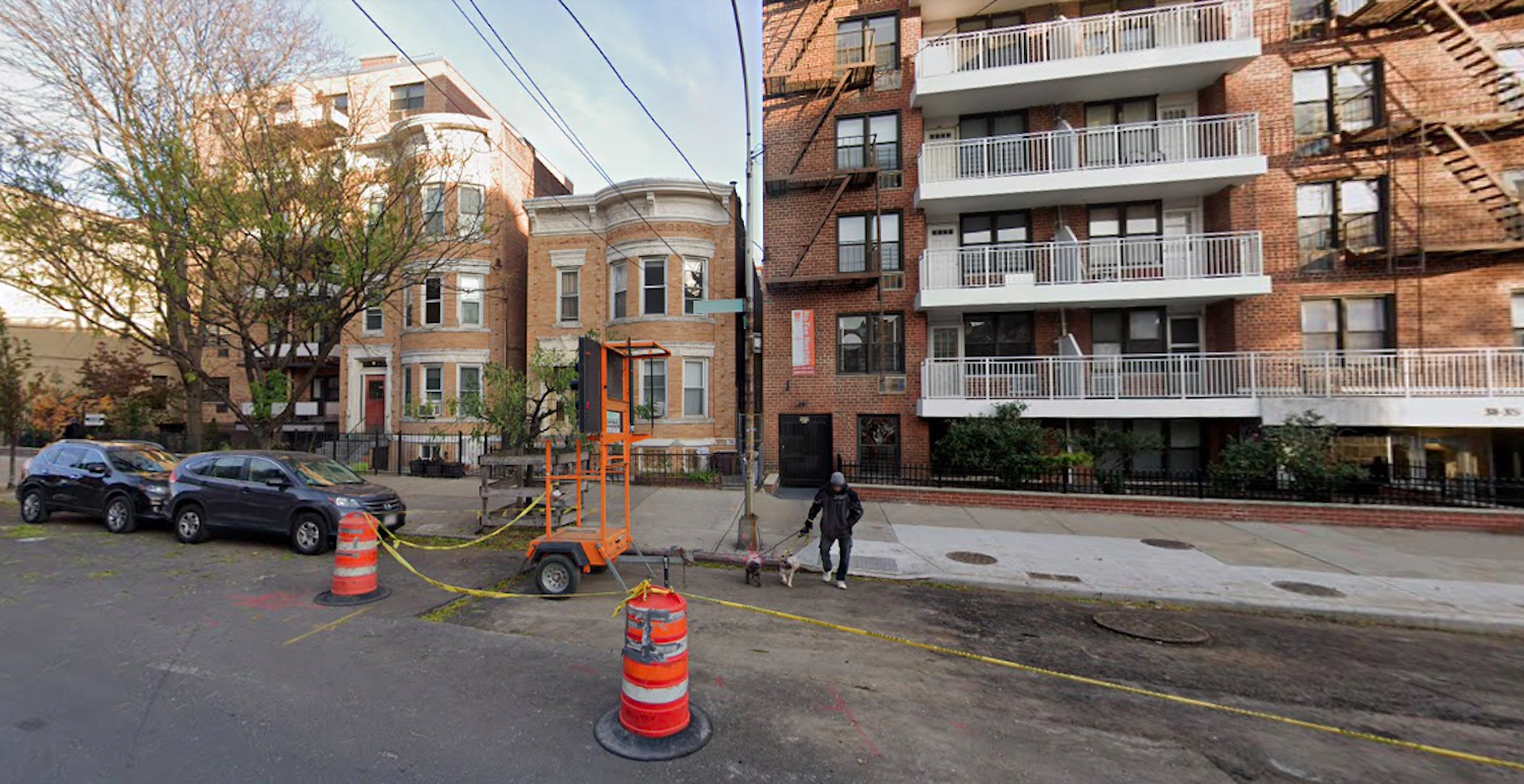 View of pre-existing conditions at 31-27 Crescent Street - Google Maps