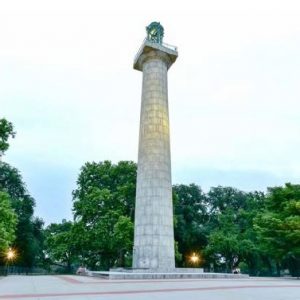 View of upper plaza and the Prison Ship Martyr's Monument at Fort Greene Park - New York Parks Department