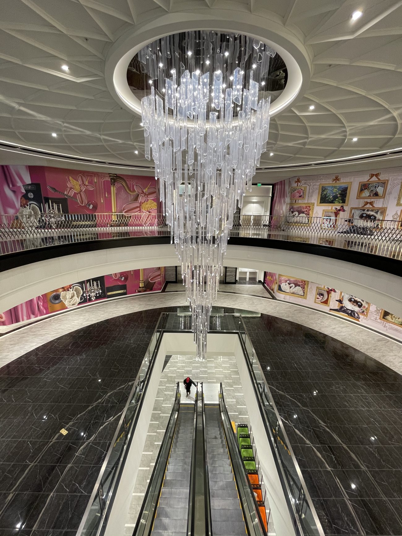 The Avenue' Retail Wing Opens at American Dream Mall in East