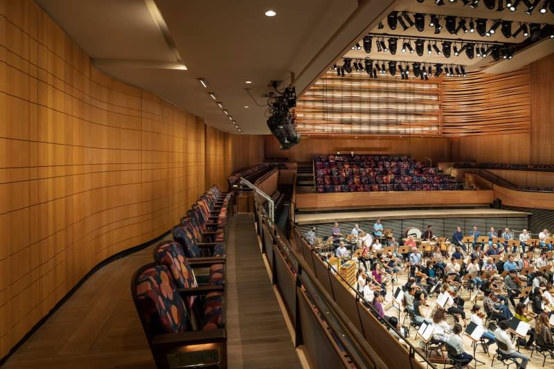View of wraparound seating and The New York Philharmonic below inside the Wu Tsai Theater at the new David Geffen Hall – Photo by Michael Moran©