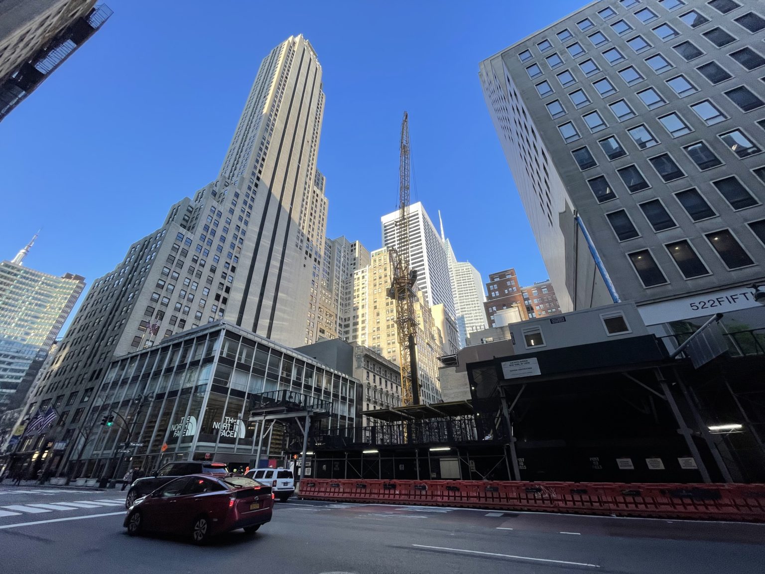 KPF's 520 Fifth Avenue Supertall Rises Above Street Level In Midtown ...