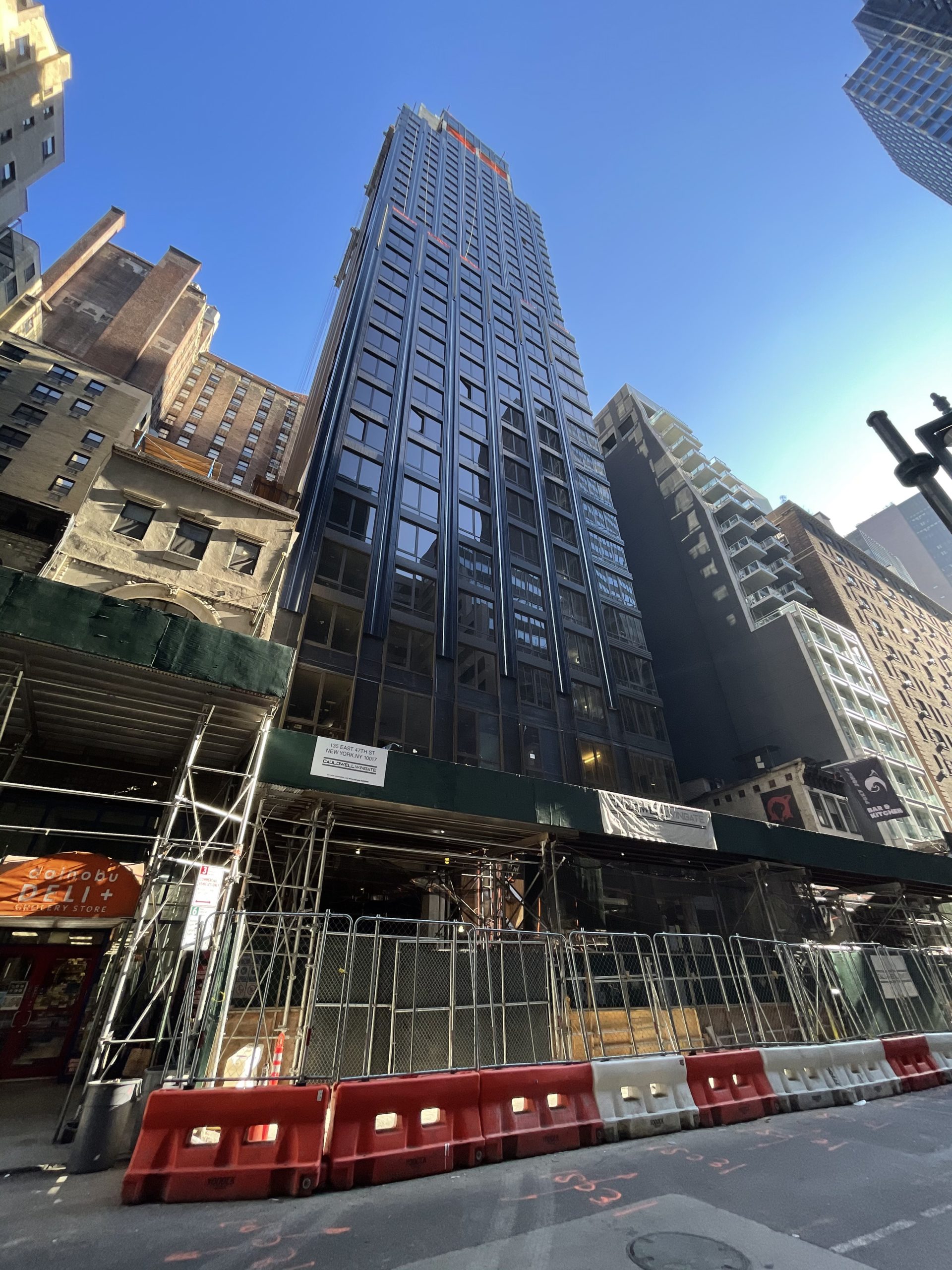 New York Architecture Photos: 135 East 57th Street
