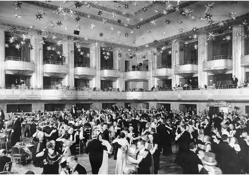 Photo of the original Waldorf Astoria grand ballroom (1932)