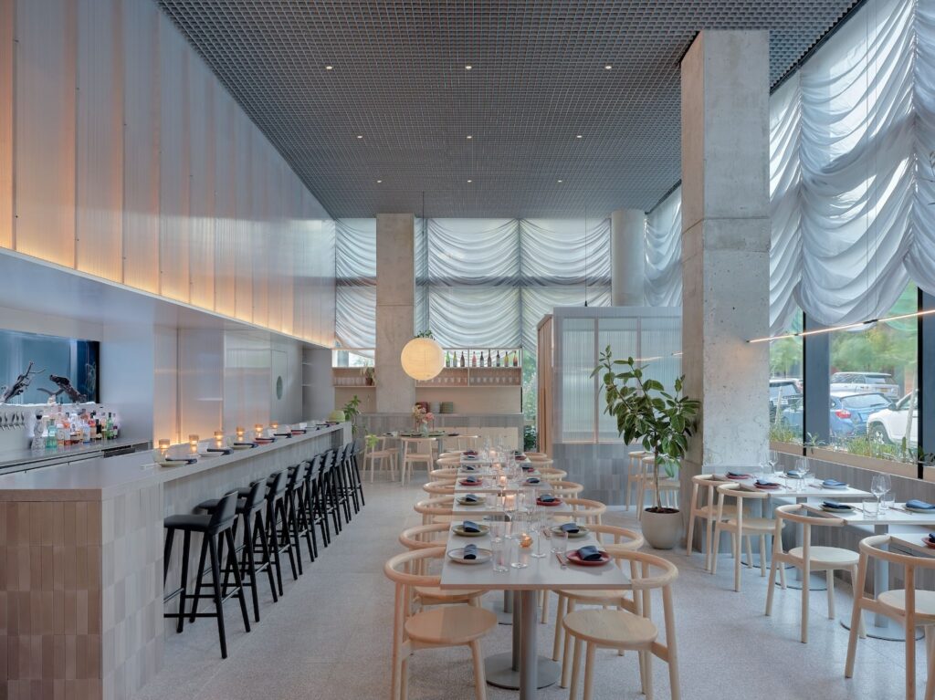 Photograph of dining room at NIN HAO. Courtesy of BerlinRosen