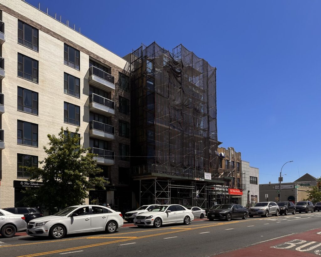 107-109 Northern Boulevard. Photo by Michael Young.