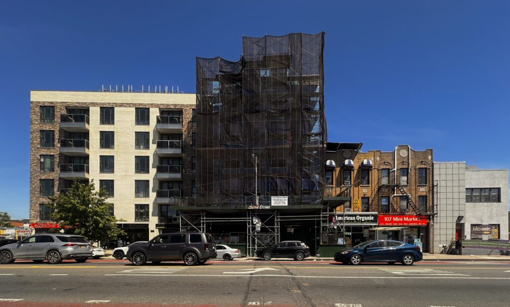 107-109 Northern Boulevard. Photo by Michael Young.