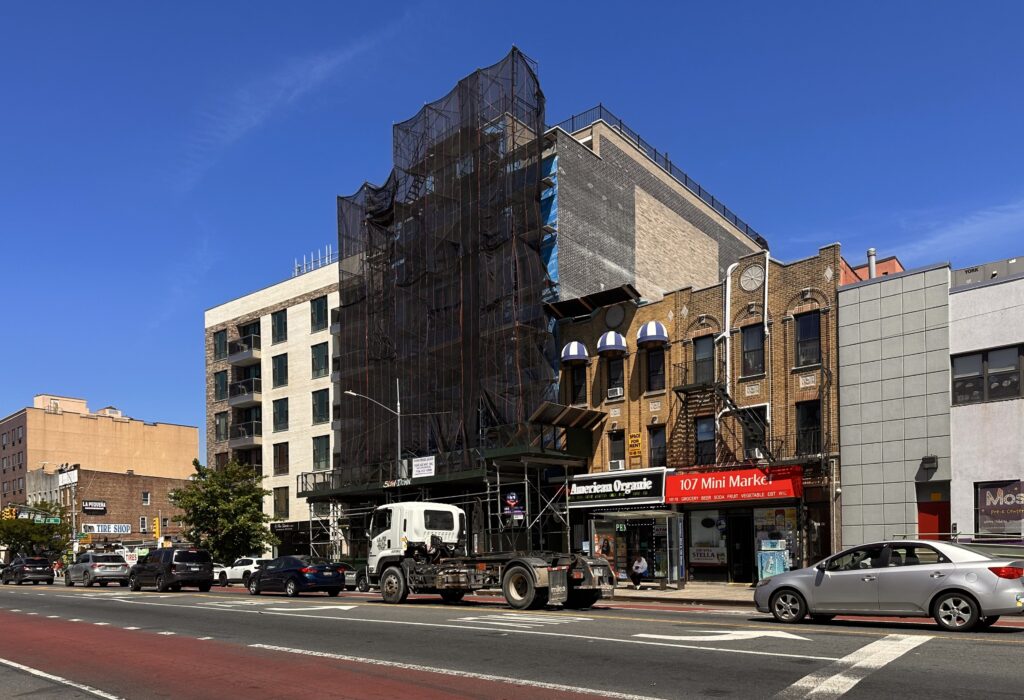 107-109 Northern Boulevard. Photo by Michael Young.