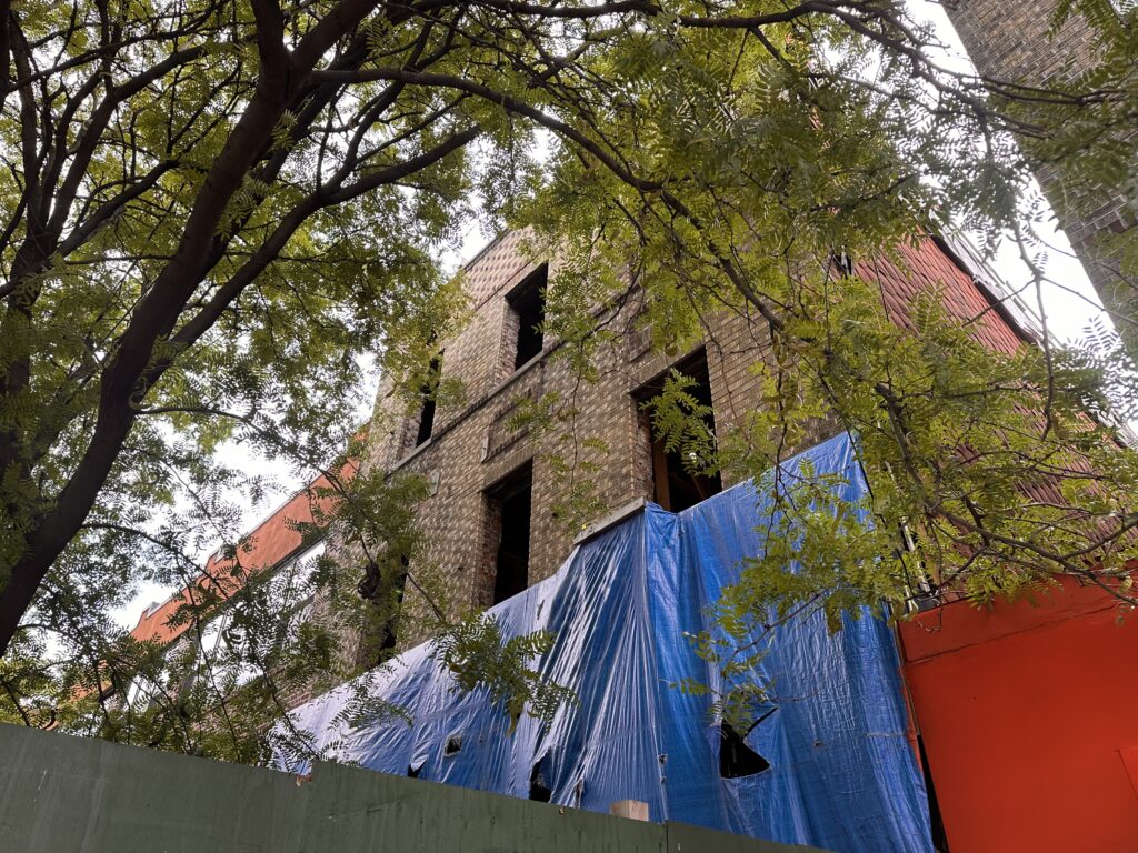 50-14 Vernon Boulevard. Photo by Michael Young.