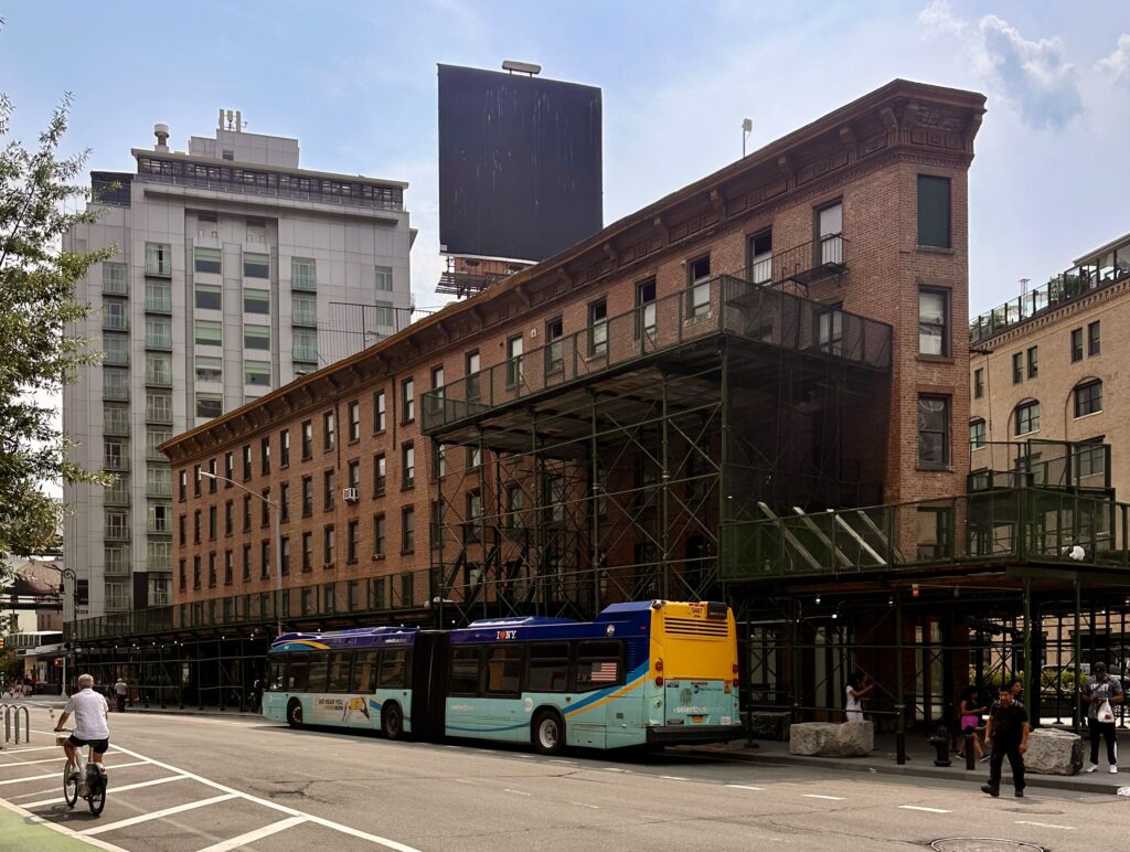 675 Hudson Street. Photo by Michael Young.