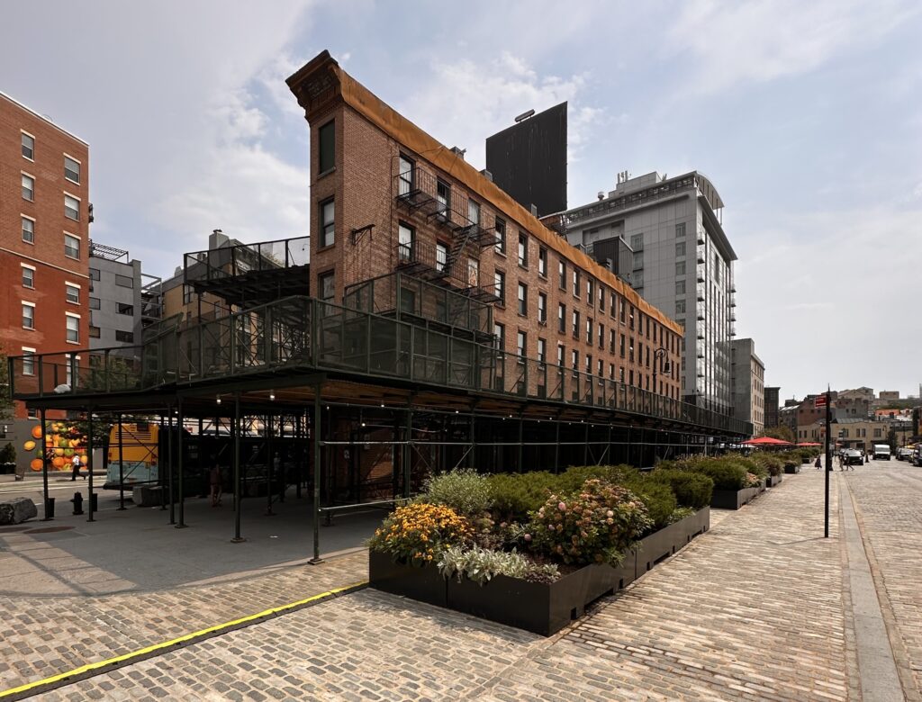 675 Hudson Street. Photo by Michael Young.