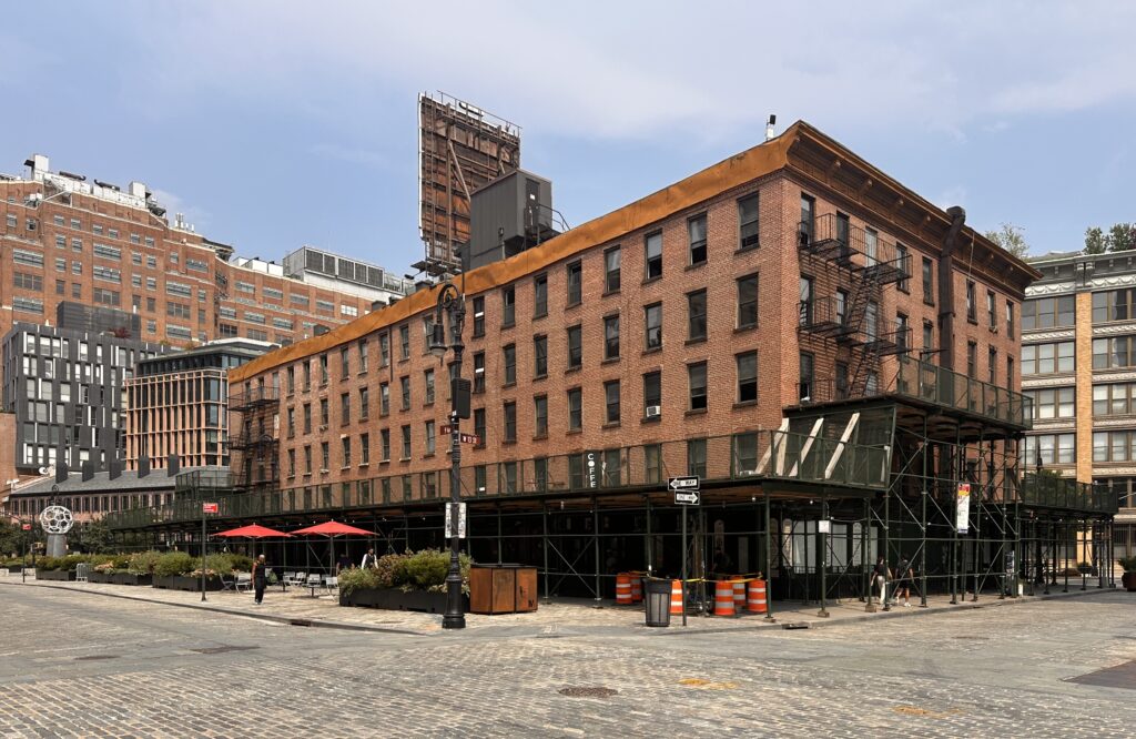 675 Hudson Street. Photo by Michael Young.