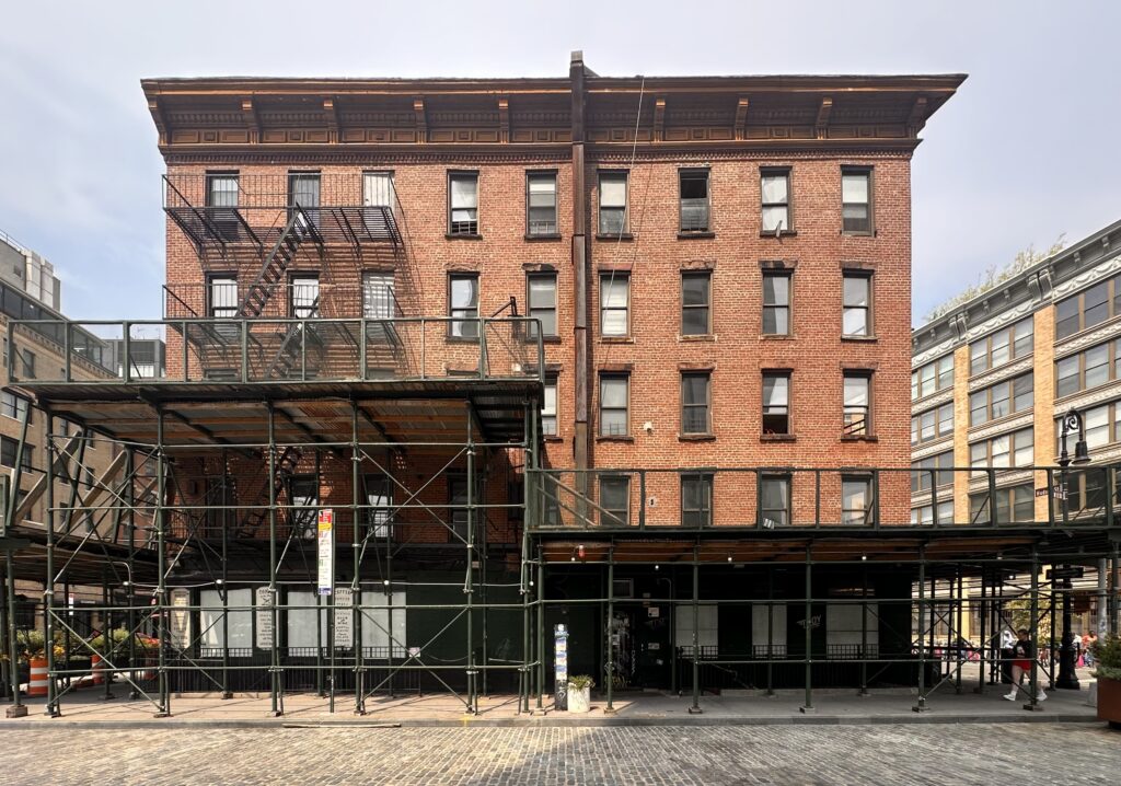 675 Hudson Street. Photo by Michael Young.