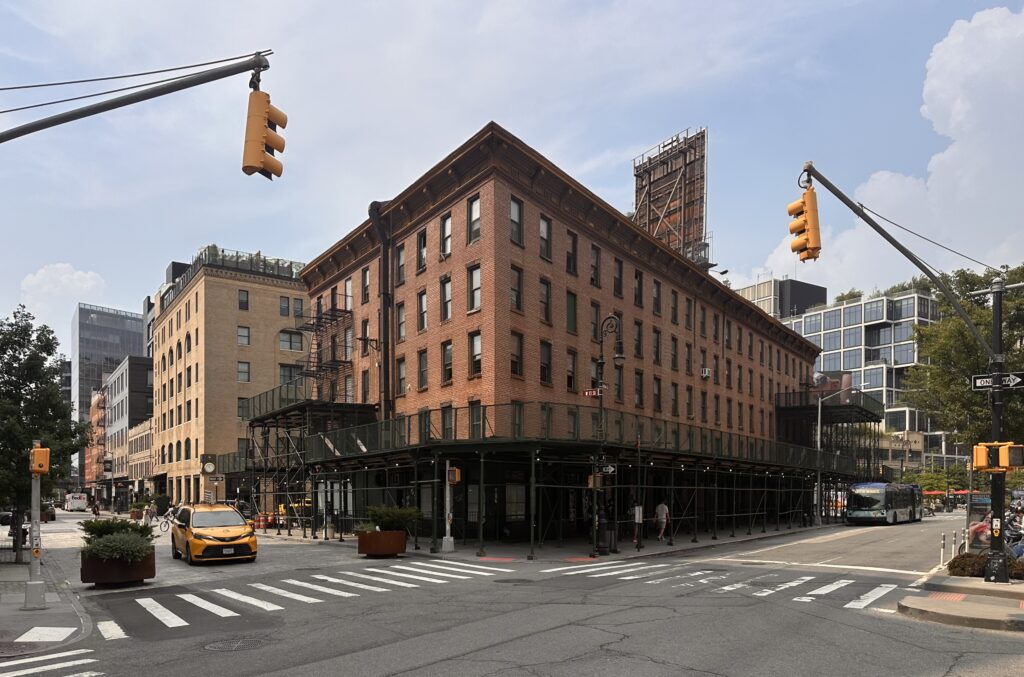 675 Hudson Street. Photo by Michael Young.