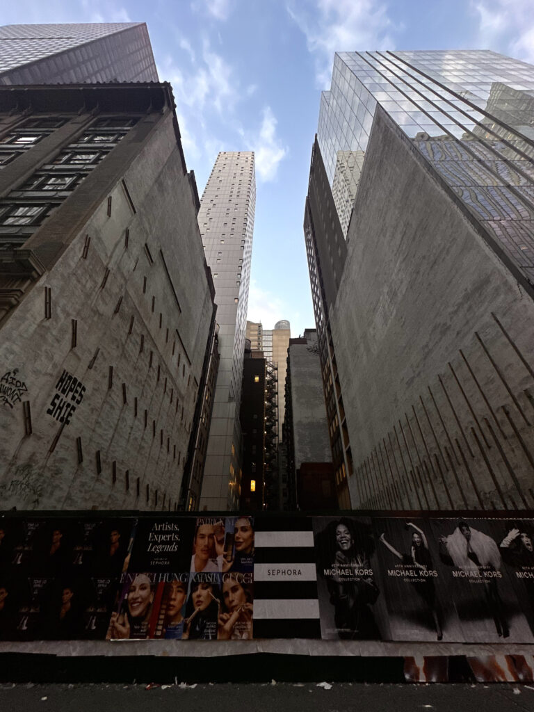 1146-1150 Sixth Avenue. Photo by Michael Young.