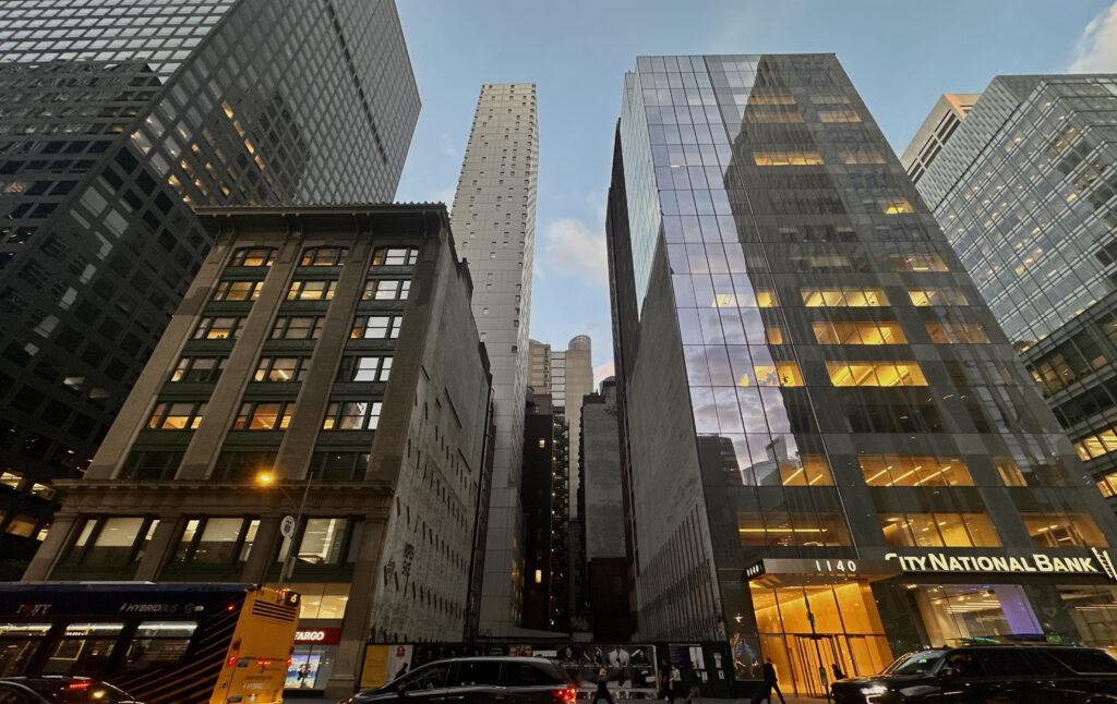 1146-1150 Sixth Avenue. Photo by Michael Young.