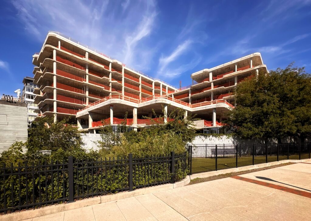1800 Avenue at Port Imperial. Photo by Michael Young.