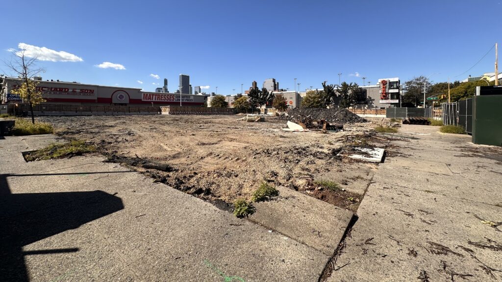 35-10 Steinway Street. Photo by Michael Young.